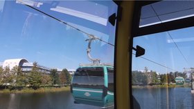 V Disney Worldu do sebe narazilo pět kabin na lanovce: Lidé zůstali viset 18 metrů nad zemí! Evakuace trvala dvě hodiny