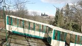 Tyto vozy uvidíme už jen v muzeu: Poslední sjezd lanovkou z Petřína!