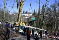 Poslední sbohem! Vozy Petřínské lanovky jsou definitivně pryč: Od roku 1985 přepravily asi 61 milionů lidí