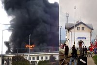 Tři zranění hasiči při obřím požáru v Lanškrouně: Čelili tomuhle peklu!