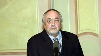 Zemřel Egon Lánský, novinář a bývalý vicepremiér Zemanovy vlády