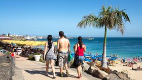 Oblíbená pláž Blanca na španělském ostrově Lanzarote.