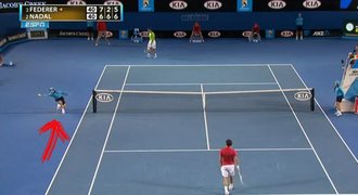 VIDEO: To je postřeh! Sběrač míčků vychytal Federera
