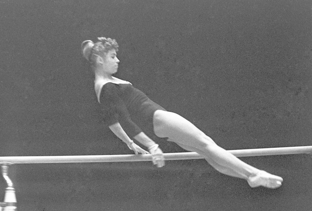 *1934, Larisa Latyninová: Bývalá sovětská (narodila se na dnešní Ukrajině) gymnastka získala 14 olympijských medailí. V družstvech pak získala další čtyři olympijské medaile a stala se tak nejúspěšnější olympioničkou všech dob