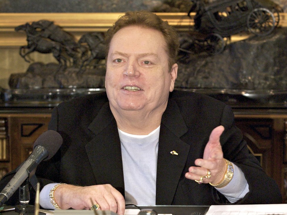 Ve věku 78 let zemřel zakladatel pornografického časopisu Hustler Larry Flynt mladší, (11.02.2021)