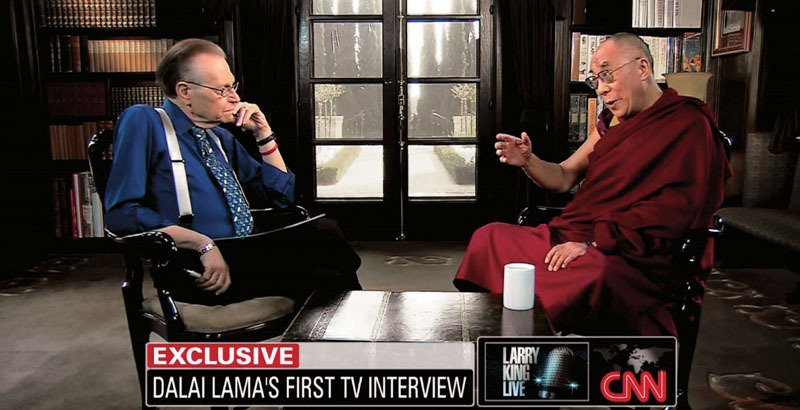 Jeden z mnoha exkluzívních rozhovorů, které v Larry King Live měl. Hostem je dalajlama.