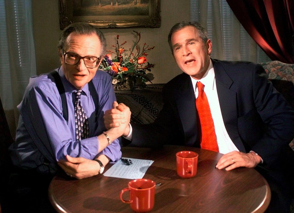 Budoucí prezident George W. Bush u Larryho Kinga, 1999.