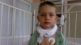 Davídek (4) skončil s akutní laryngitidou napojený na přístrojích na jednotce intenzivní péče v Karviné-Ráji