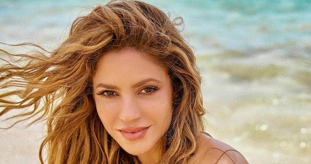 Shakira vydává nové album Las mujeres ya no lloran.