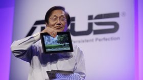 Tablet od Asusu se jmenuje Transformer a lze snadno změnit na notebook.