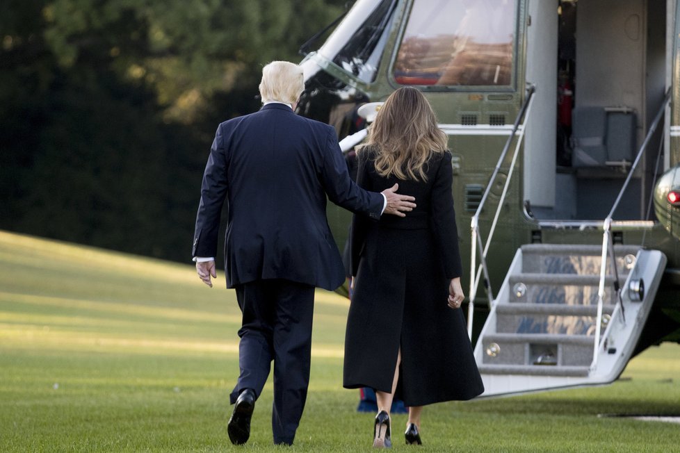 Americký prezident Donald Trump s manželkou Melanií vyrazil po masakru na countryovém konzertě do Las Vegas