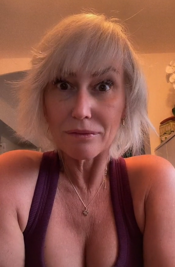 Americká babička žijící v Monte Carlu pěkně zvedá tlak svým fanouškům na Tiktoku.