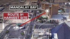 Střelec Stephen Paddock (†64) střílel z okna hotelu Mandalay Bay.