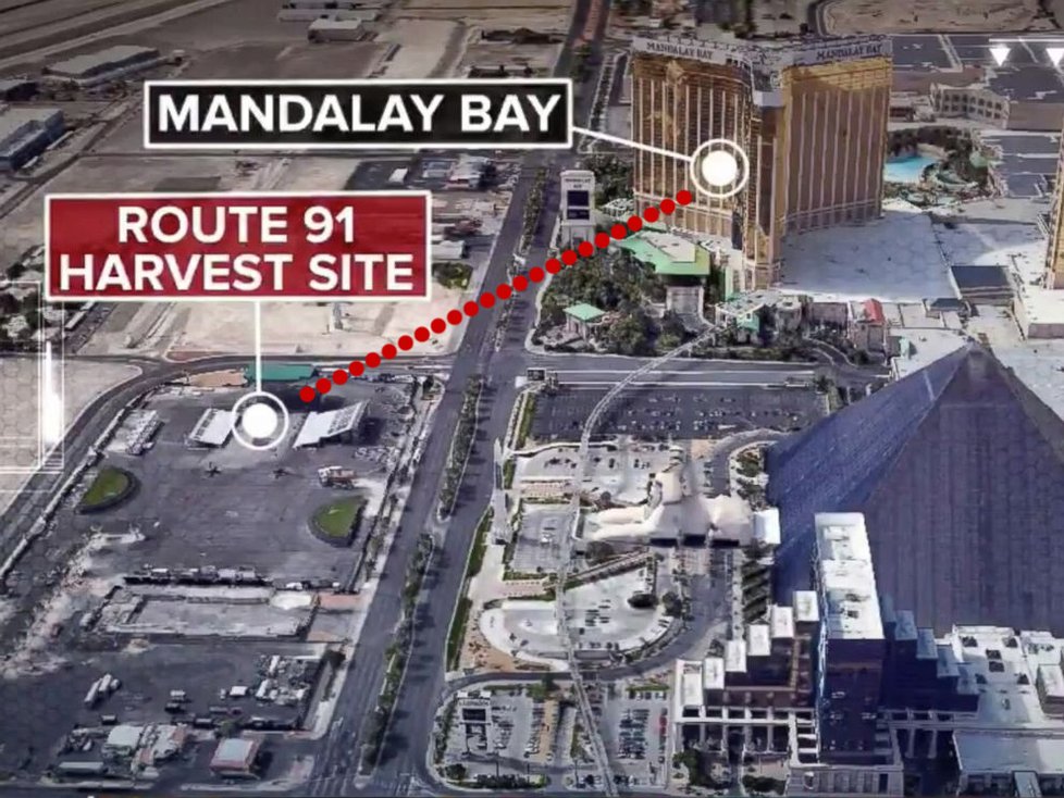 Střelec Stephen Paddock (†64) střílel z okna hotelu Mandalay Bay.