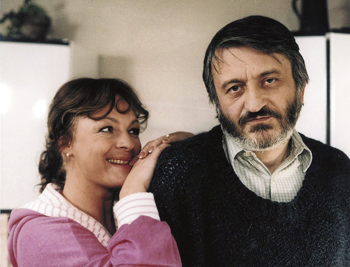 1989: Ve snímku režiséra Dušana Kleina Vážení přátelé, ano se slovenským kolegou hrála Jana Hlaváčová
