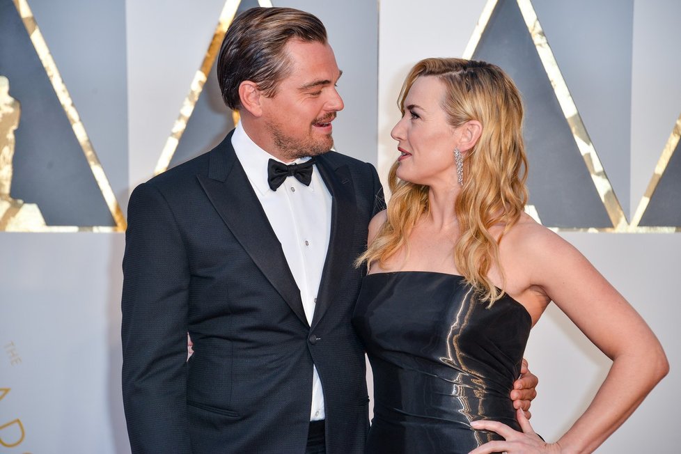 Kate Winslet s Leonardem DiCaprio v roce 2016 na slavnostním udílení Oscarů. I po 22 letech od Titaniku patří k nejlepším přátelům.