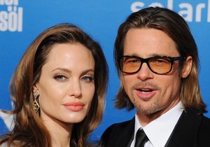 V době, kdy ještě Brad Pitt žil s Angelinou Jolieovou. Jako pár byli nádherní a zdálo se, že jsou nerozluční. Nebyli, v roce 2016 se rozvedli.