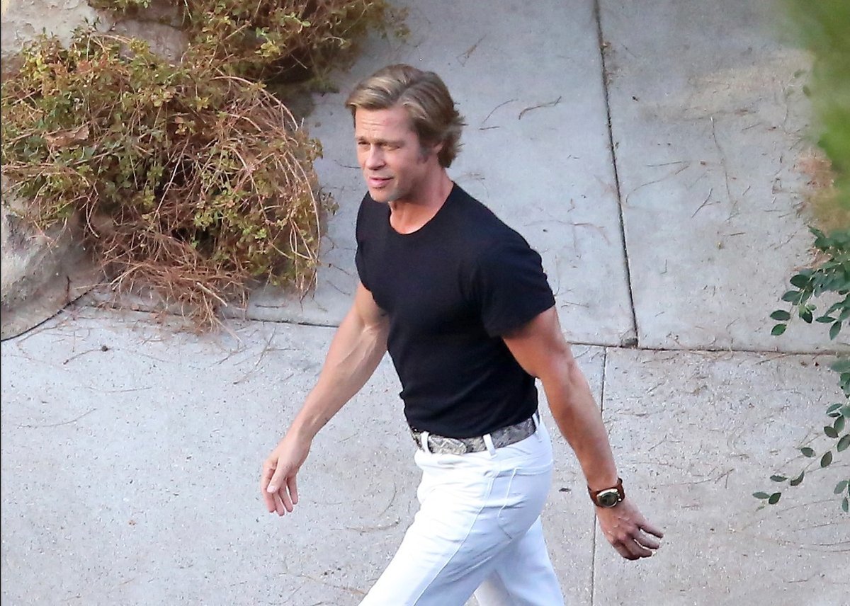 Z natáčení Tarantinova filmu Tenkrát na Západě. Brad Pitt v něm exceloval spolu s Leonardem DiCapriem.