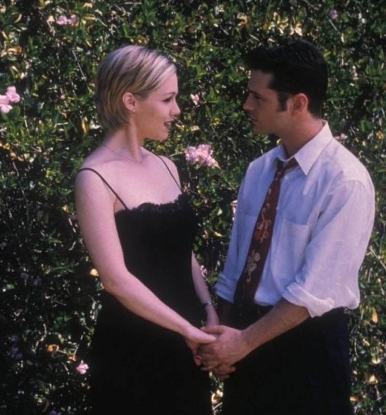 Jennifer Garth s Jasonem v jednom z posledních dílů původního seriálu Beverly Hills.
