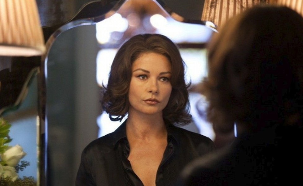 V roce 2013 natočila Catherine Zeta-Jones kriminální film Zlomené město, kde hraje manželku starosty, jehož ztvárnil herec Russell Crowe.