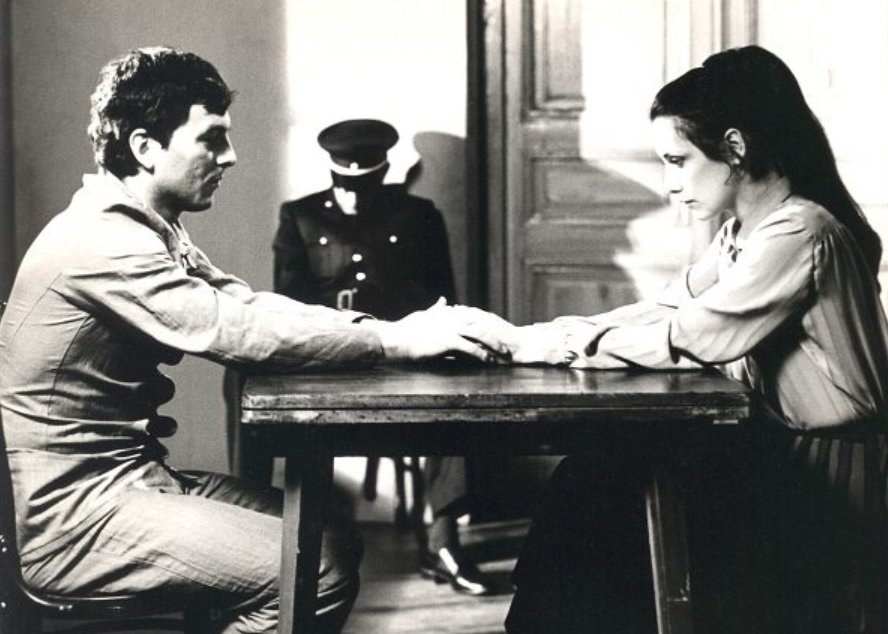 Trávníček nehrál jen v pohádkách či komediích, v roce 1983 ztvárnil hlavní roli v Moskalykově dramatu Vnitřní zrak o umělci, který skončí ve vězení.