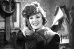 Svozilová v komedii Prodám svou ženu z roku 1941, kde si zahrála po boku Vlasty Buriana. Svozilová měla široký rejstřík, a přestože byla úspěšná, na plátně nikdy nezářila tak, jako její kolegyně včetně Mandlové, Baarové či Gollové.