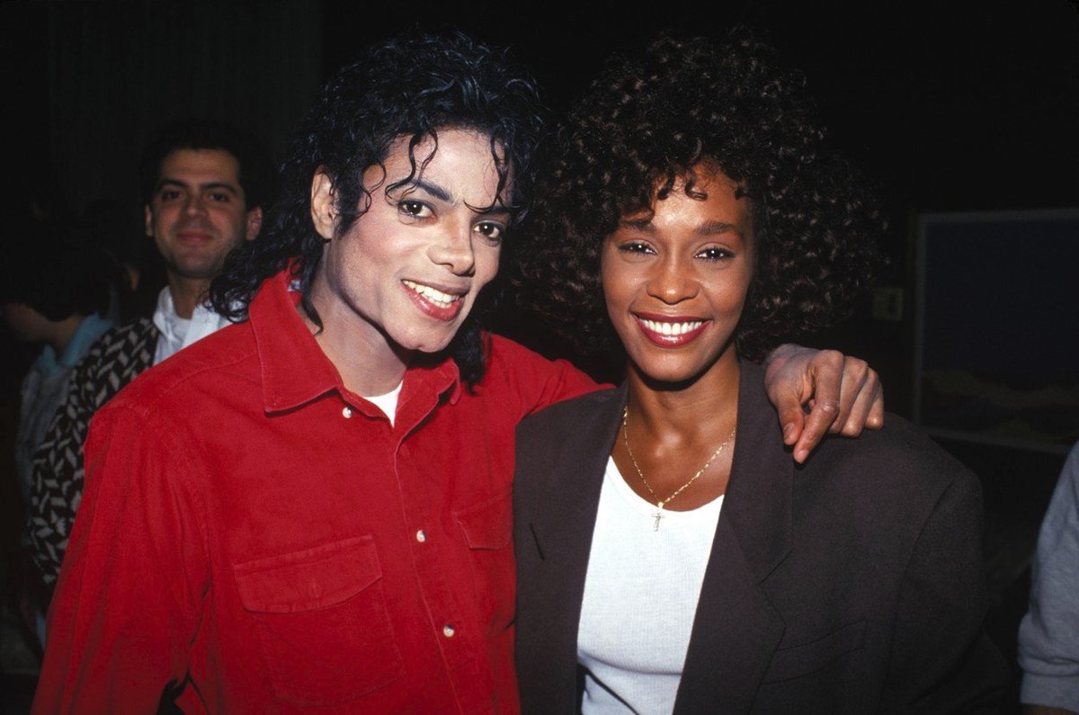 Dvě popové legendy - Whitney Houston a Michael Jackson. Oba zemřeli mladí.