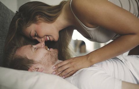 Jak na to, aby při sexu vydržel déle? Používejte kondom a masturbujte 