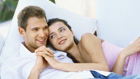 Mazlení utuží váš vztah víc, než sex!