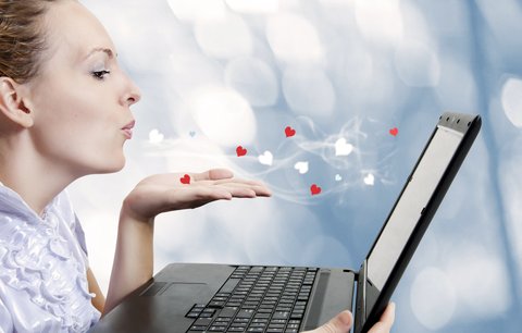 On-line láska: Seznamte se přes internet!