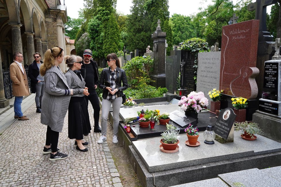 Hvězdy muzikálu Láska nebeská zavzpomínaly u hrobu Waldemara Matušky.