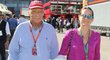 Niki Lauda se svojí druhou manželkou letuškou Birgit Wetzingerovou, s níž má dvojčata Miu a Maxe.