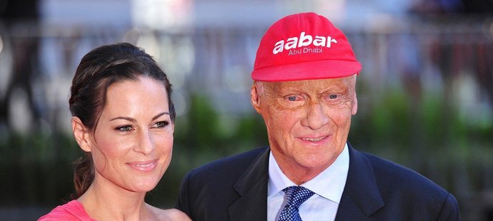 Niki Lauda se svojí druhou manželkou letuškou Birgit Wetzingerovou, s níž má dvojčata Miu a Maxe.