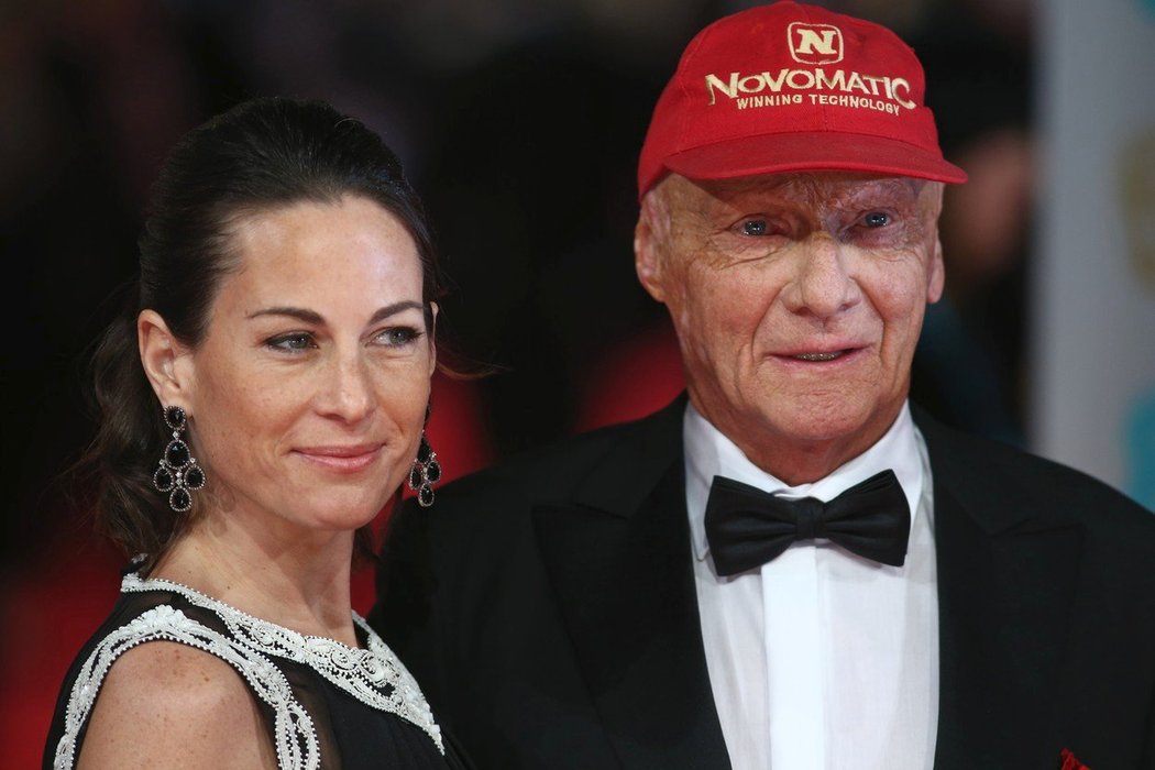 Niki Lauda se svojí druhou manželkou letuškou Birgit Wetzingerovou, s níž má dvojčata Miu a Maxe.