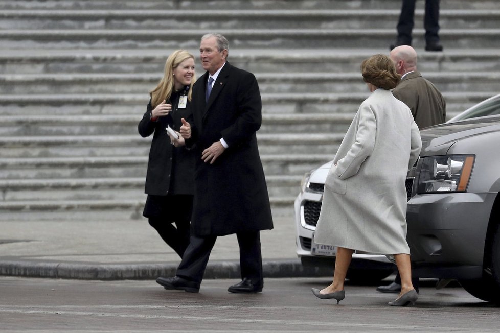 Na inaugurační ceremoniál přijel bývalý prezident USA George Bush se svojí chotí Laurou.