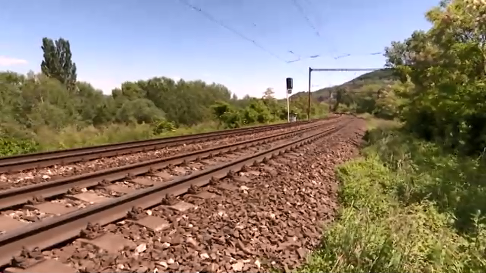 Vlaky tam na rovném úseku projíždějí vysokou rychlostí.