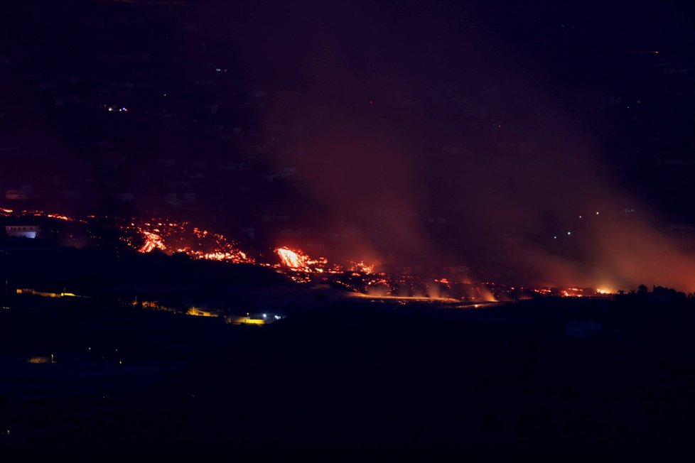 Vulkán Cumbre Vieja na kanárském ostrově La Palma nadále chrlí lávu (27.9.2021)