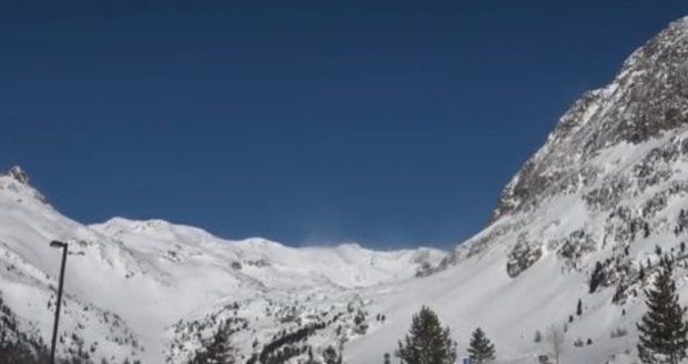 Ženu a dvě holčičky (obě †7) zabila v italských Alpách lavina. Zřejmě ji způsobili lyžaři