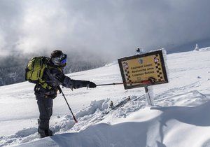 V Krkonoších je druhý stupeň lavinového nebezpečí.