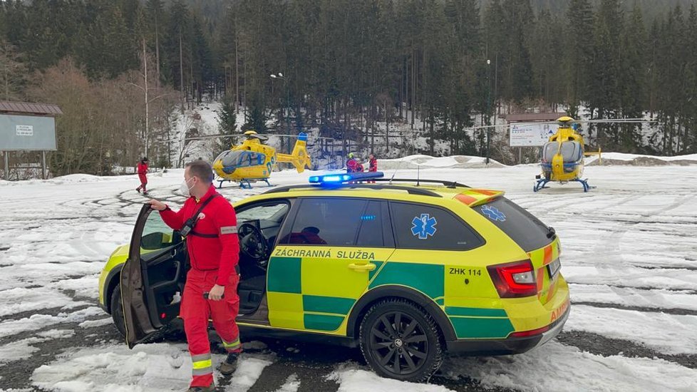 Záchranáři museli do akce kvůli lavinám v Krkonoších.