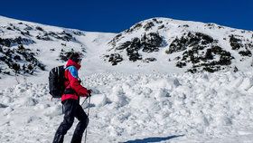 Skialpinistu (35) strhla v Jeseníkách lavina. Ze sněhu se vyhrabal sám