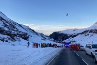 V oblíbeném rakouském středisku spadla lavina. Záchranáři dál pátrají po dvou lidech
