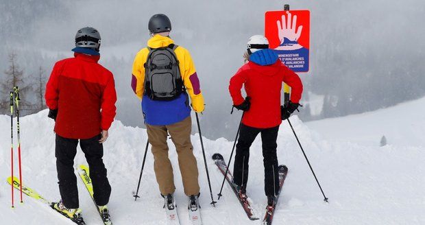 Rakousko rozvolňuje. Od pondělí otevře školy a obchody a na Vánoce umožní i lyžovačku