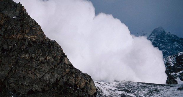 V Krkonoších se zřítila největší lavina letošní zimy. Délka byla přes 400 metrů