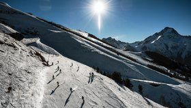 Sníh v Alpách ve Francii láká lyžaře, ale v dalších zemích hrozí také lavinami (3. 1. 2019)