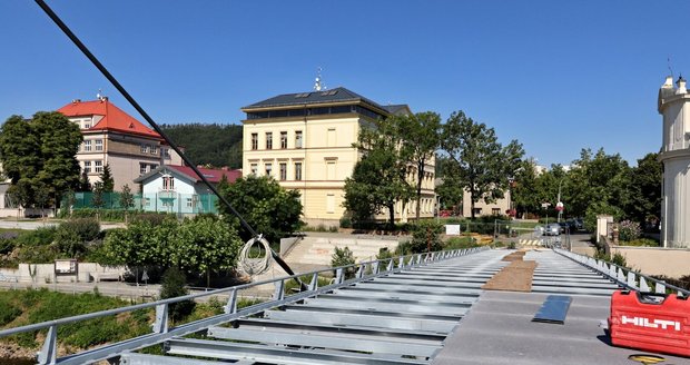 Práce na lávce v Radotíně se skoro po měsíci opět rozběhly