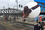 Lávky na železničním mostě zničila rez.