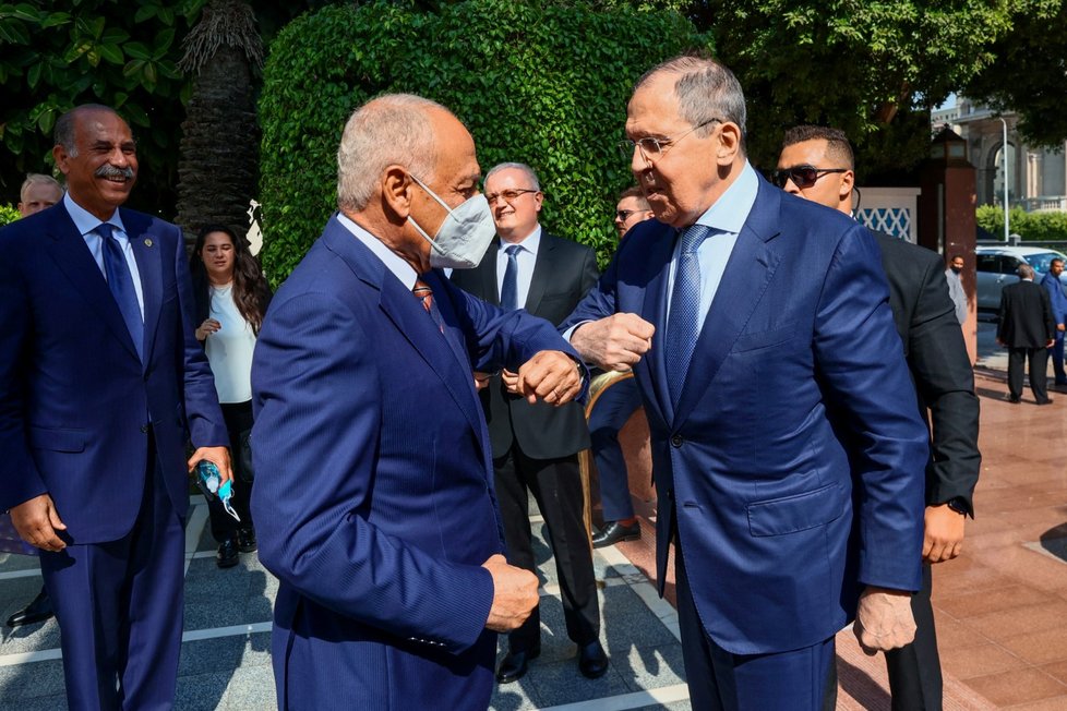 Šéf Ligy arabských států Ahmad Abúl Ghajt a Sergej Lavrov.