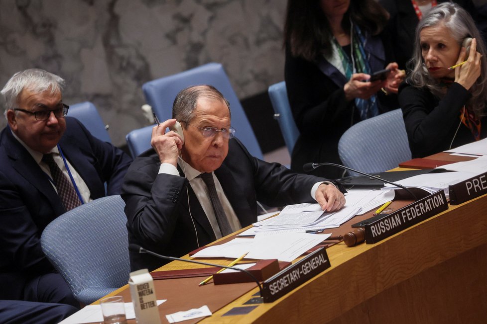 Ruský ministr zahraničí Sergej Lavrov předsedá zasedání Rady bezpečnosti Organizace spojených národů v sídle OSN v New Yorku (24. 4. 2023)