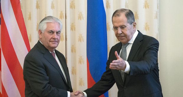 Trumpův muž Tillerson jednal s Putinem a Lavrovem. O Sýrii i mizivé důvěře